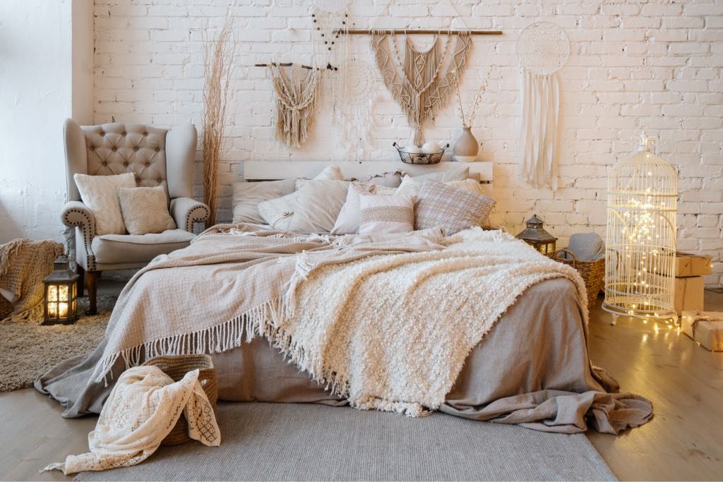 10 Aesthetic Room Decor Ideas To Spruce Your Space